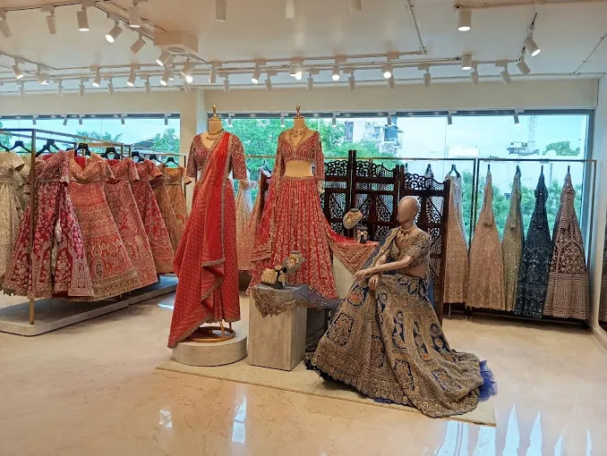 Pernia’s Pop-Up Studio
